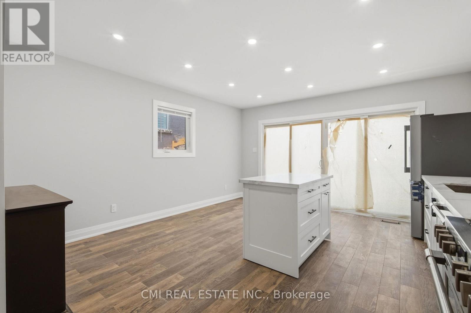 120 Northland Avenue, Toronto, Ontario  M6N 2E2 - Photo 8 - W13071174