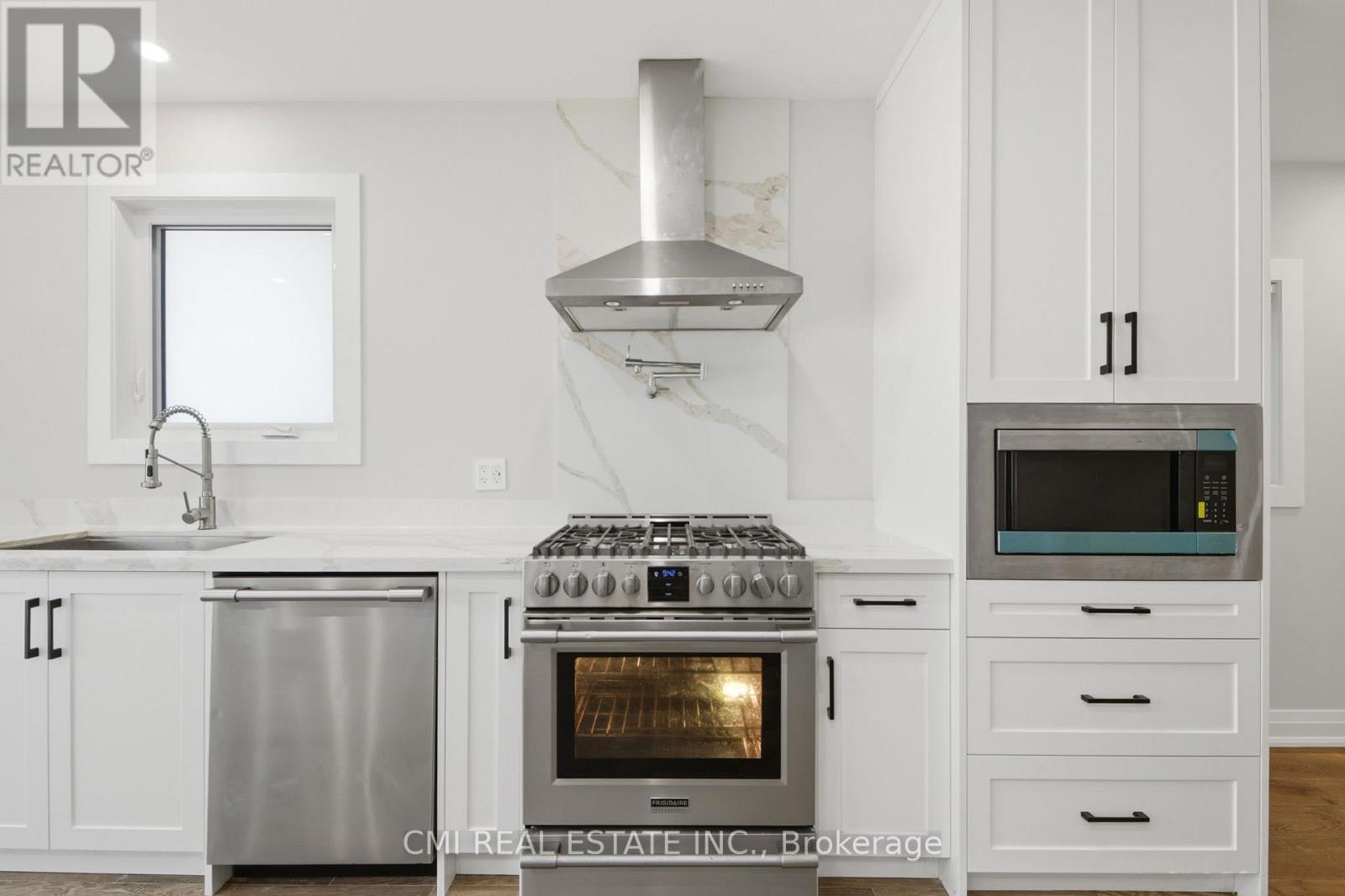 120 Northland Avenue, Toronto, Ontario  M6N 2E2 - Photo 9 - W13071174