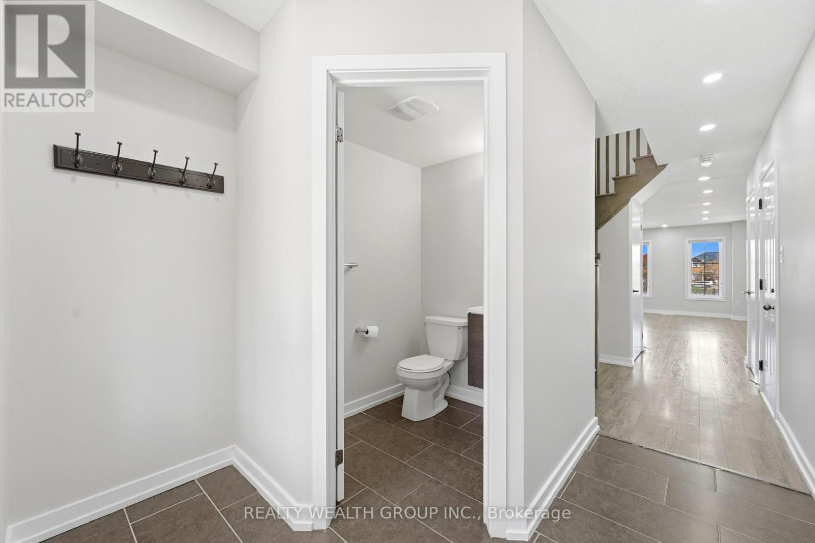 112 Golden Springs Drive, Brampton, Ontario  L7A 4N7 - Photo 10 - W13071236