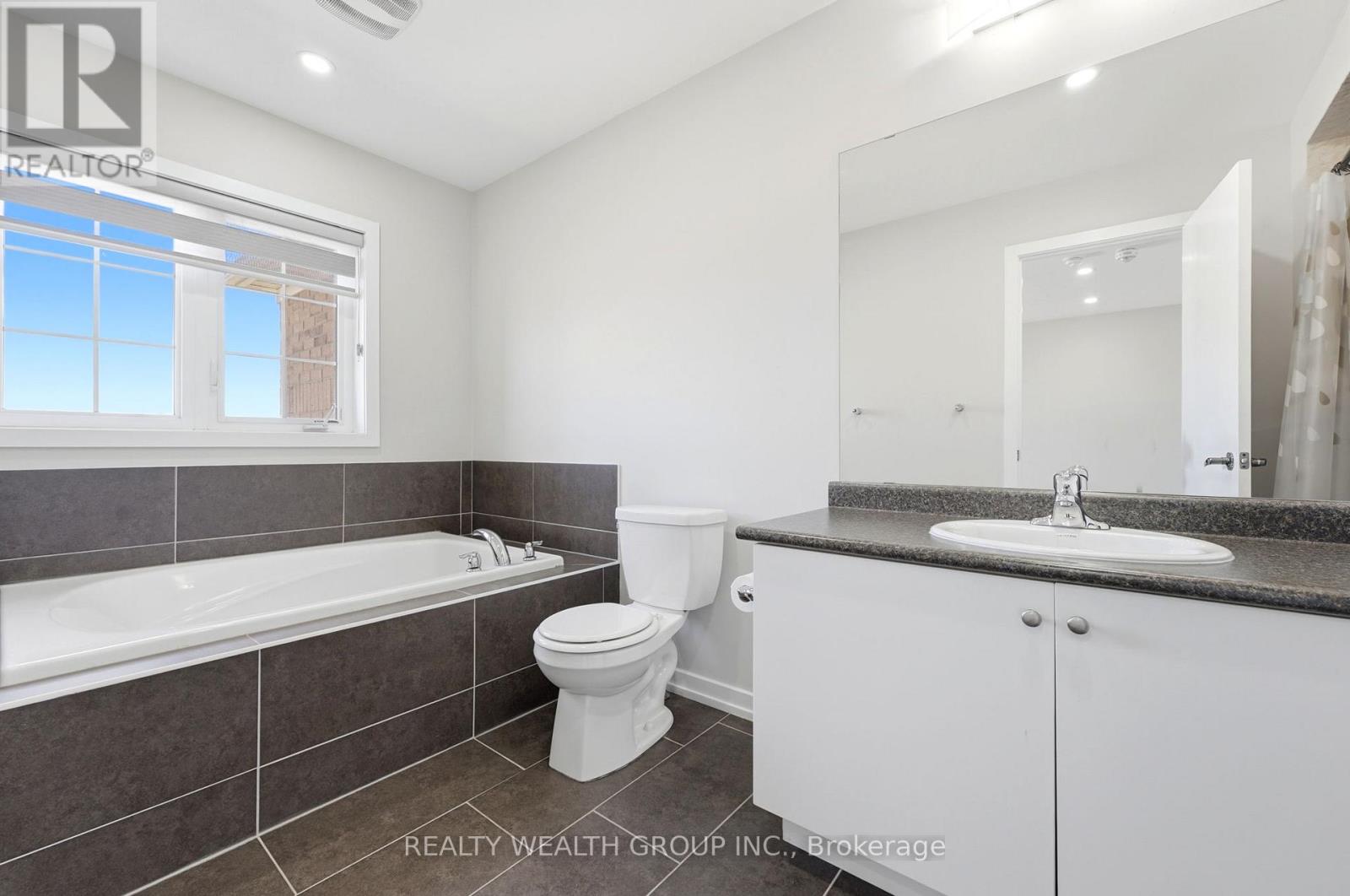 112 Golden Springs Drive, Brampton, Ontario  L7A 4N7 - Photo 15 - W13071236