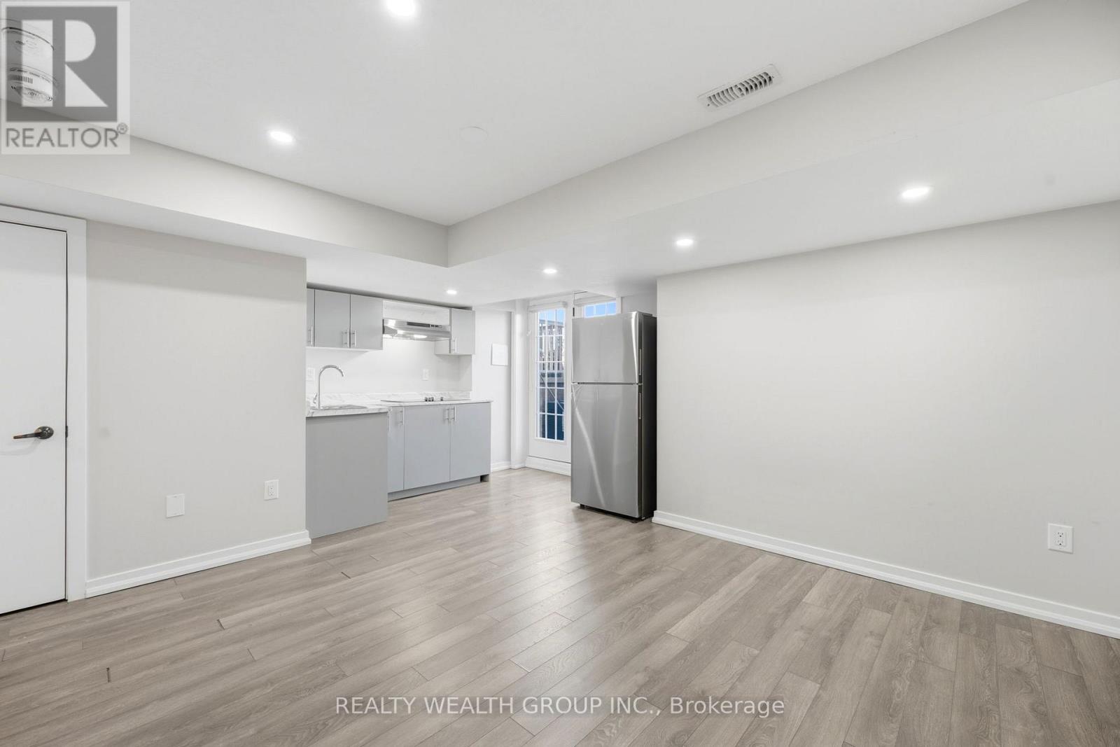112 Golden Springs Drive, Brampton, Ontario  L7A 4N7 - Photo 25 - W13071236