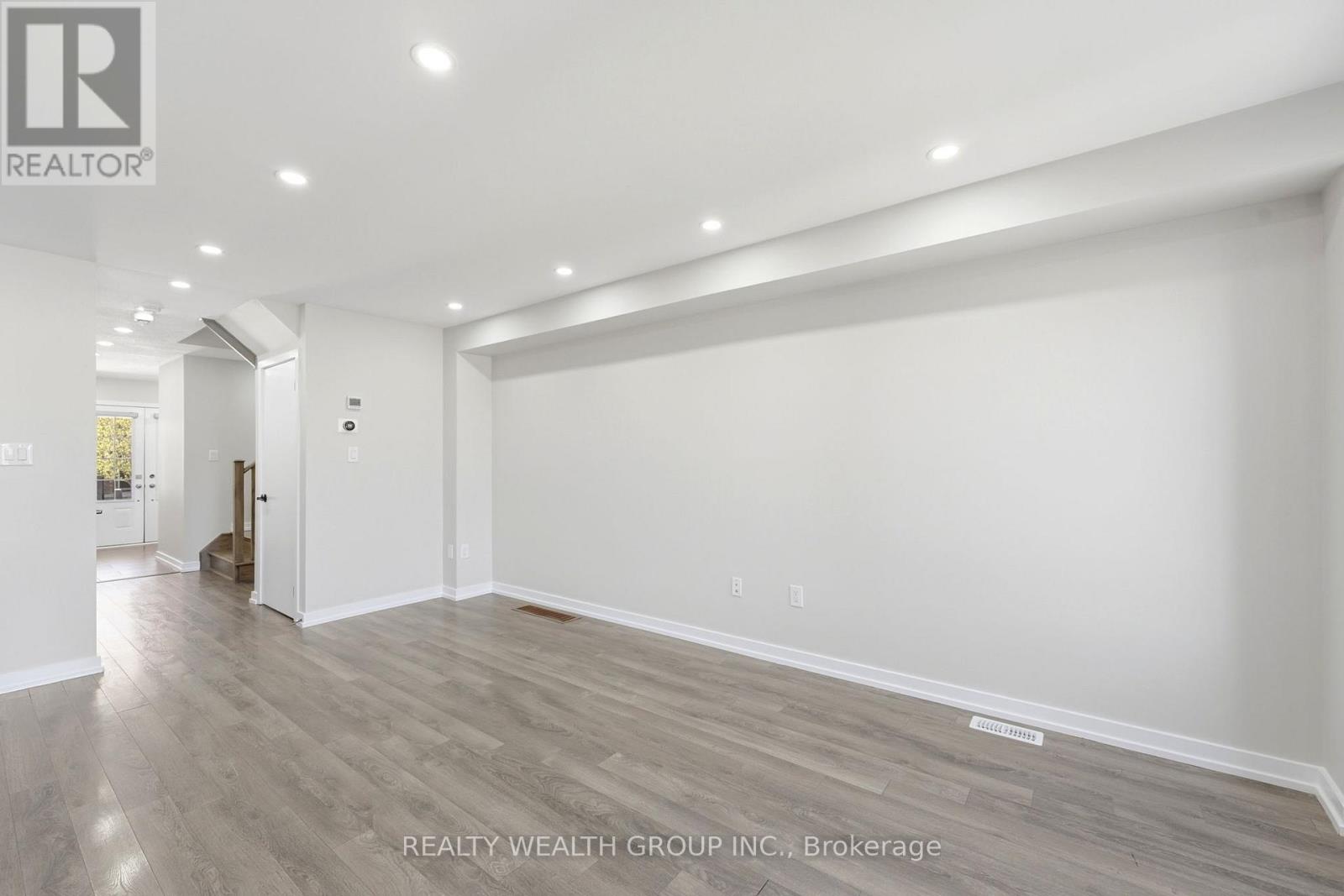 112 Golden Springs Drive, Brampton, Ontario  L7A 4N7 - Photo 5 - W13071236