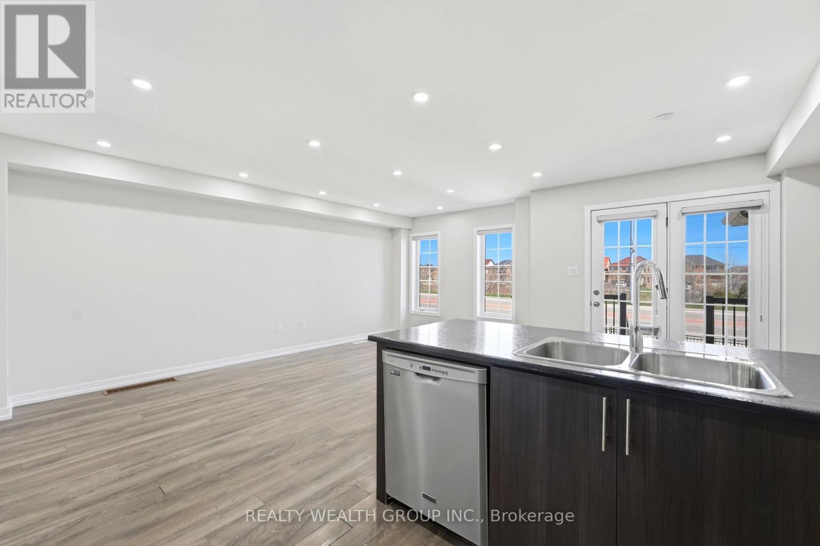 112 Golden Springs Drive, Brampton, Ontario  L7A 4N7 - Photo 8 - W13071236