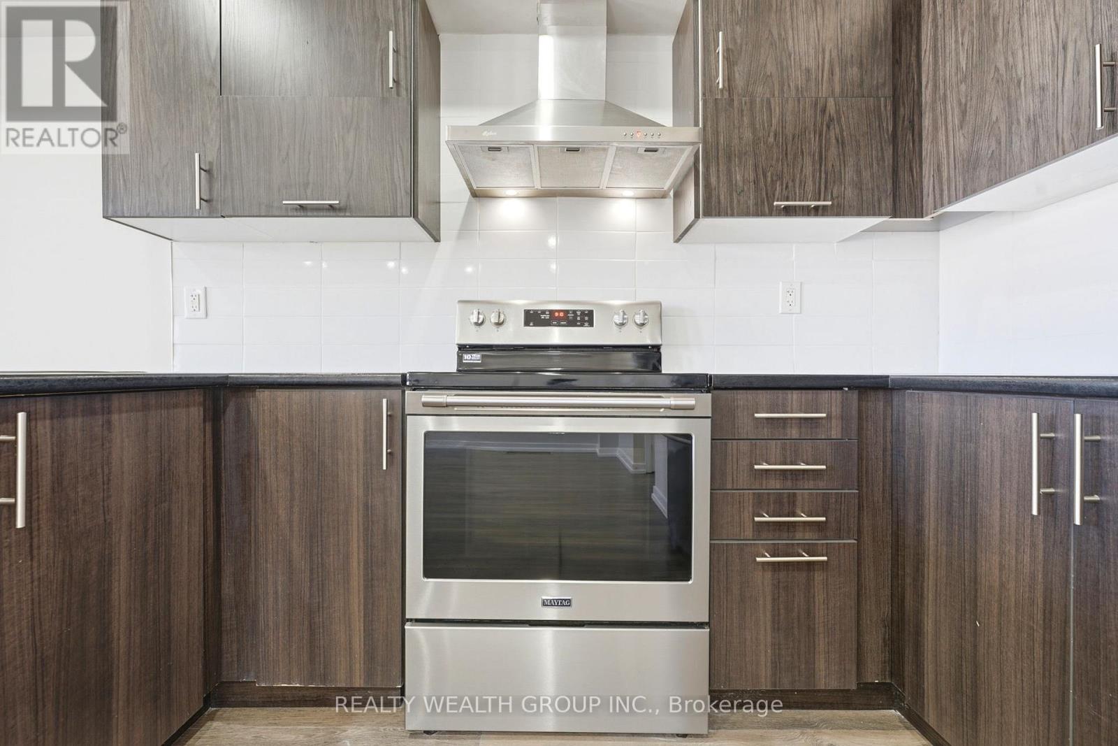 112 Golden Springs Drive, Brampton, Ontario  L7A 4N7 - Photo 9 - W13071236