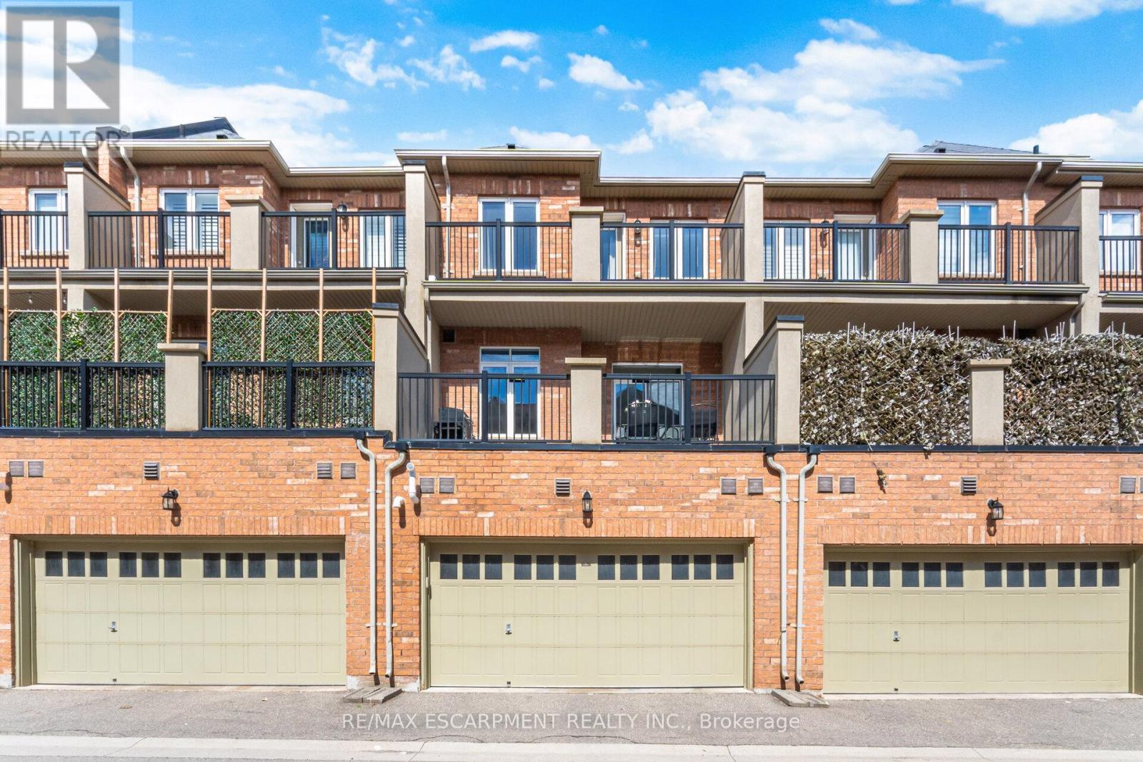 3062 Eberly Woods Drive, Oakville, Ontario  L6M 0T5 - Photo 2 - W13071258