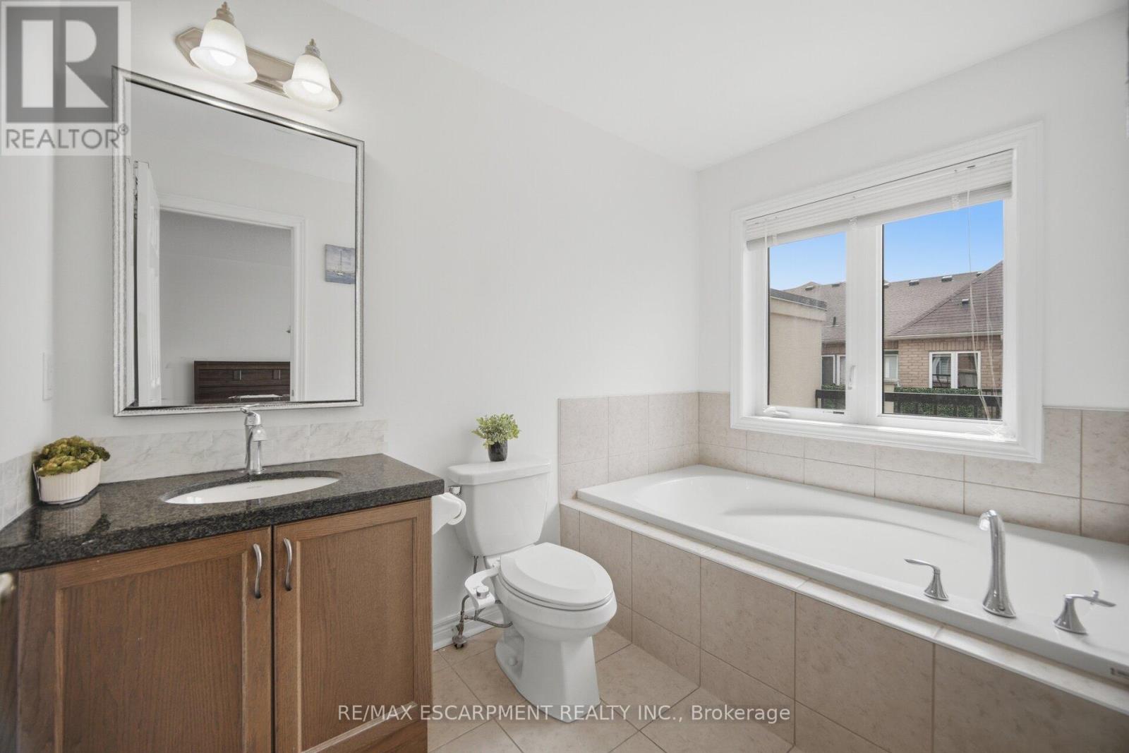 3062 Eberly Woods Drive, Oakville, Ontario  L6M 0T5 - Photo 34 - W13071258