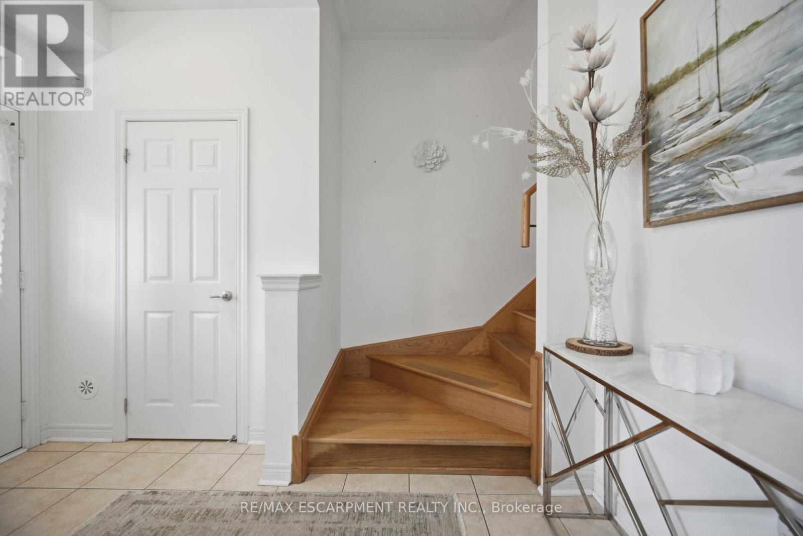 3062 Eberly Woods Drive, Oakville, Ontario  L6M 0T5 - Photo 8 - W13071258