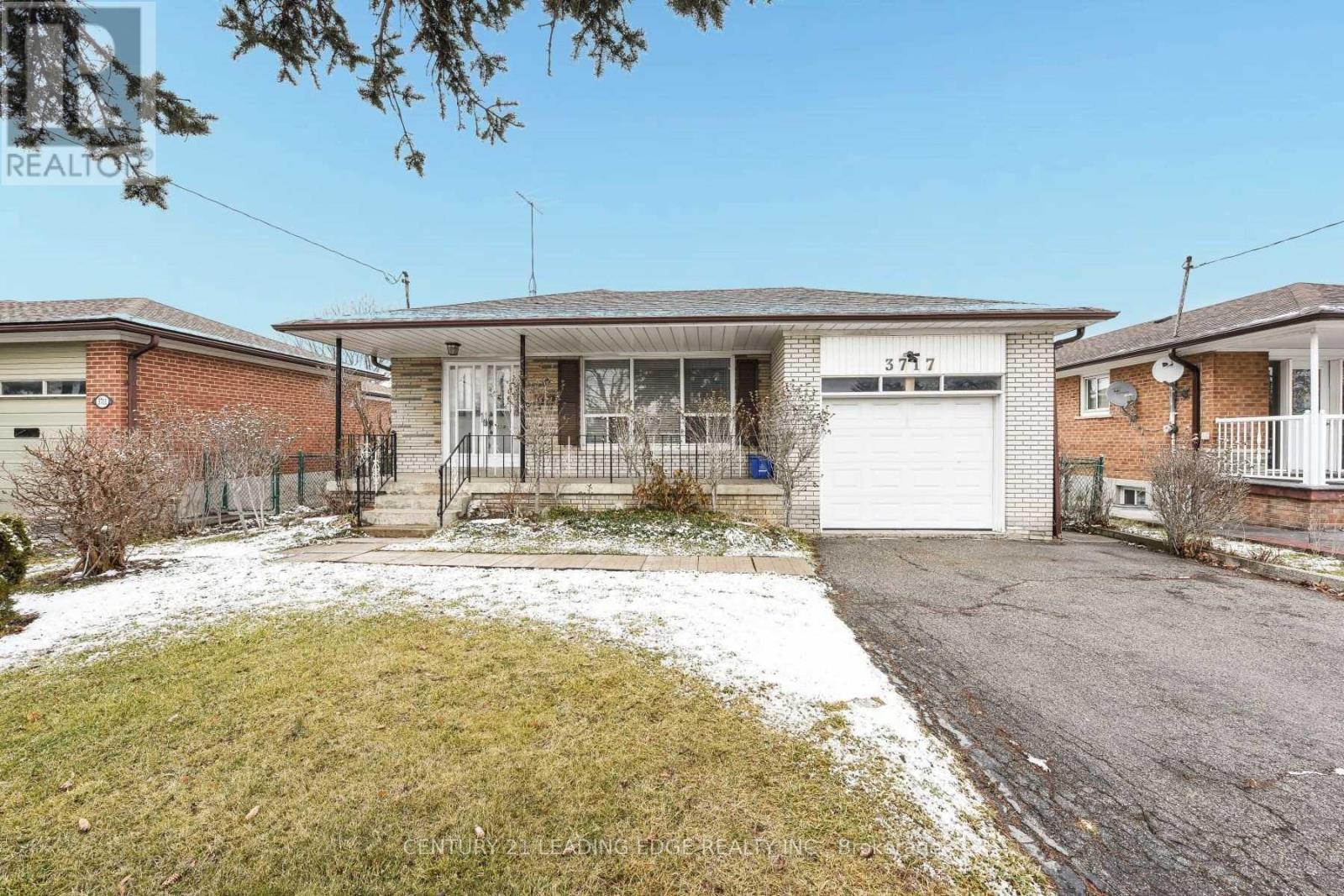 3717 Morning Star Drive, Mississauga, Ontario  L4T 1Y6 - Photo 1 - W13071284