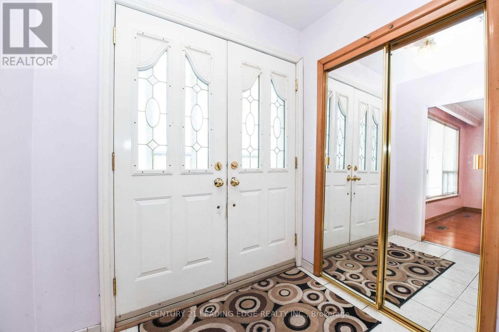 3717 Morning Star Drive, Mississauga, Ontario  L4T 1Y6 - Photo 2 - W13071284