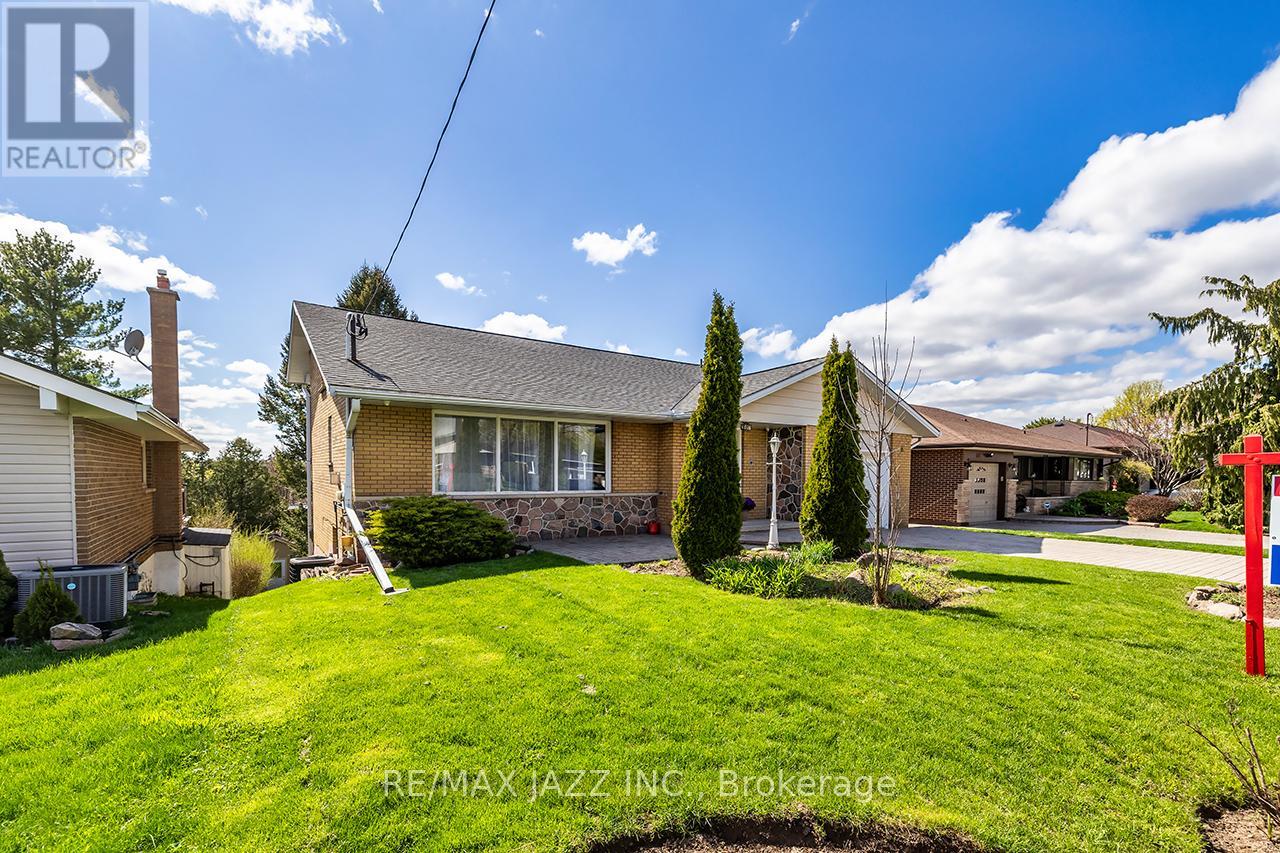 480 Elizabeth Street, Oshawa, Ontario  L1J 5T1 - Photo 2 - E13067340