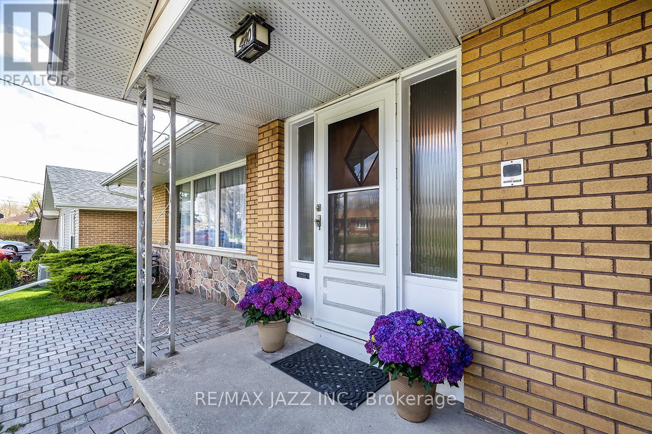 480 Elizabeth Street, Oshawa, Ontario  L1J 5T1 - Photo 3 - E13067340