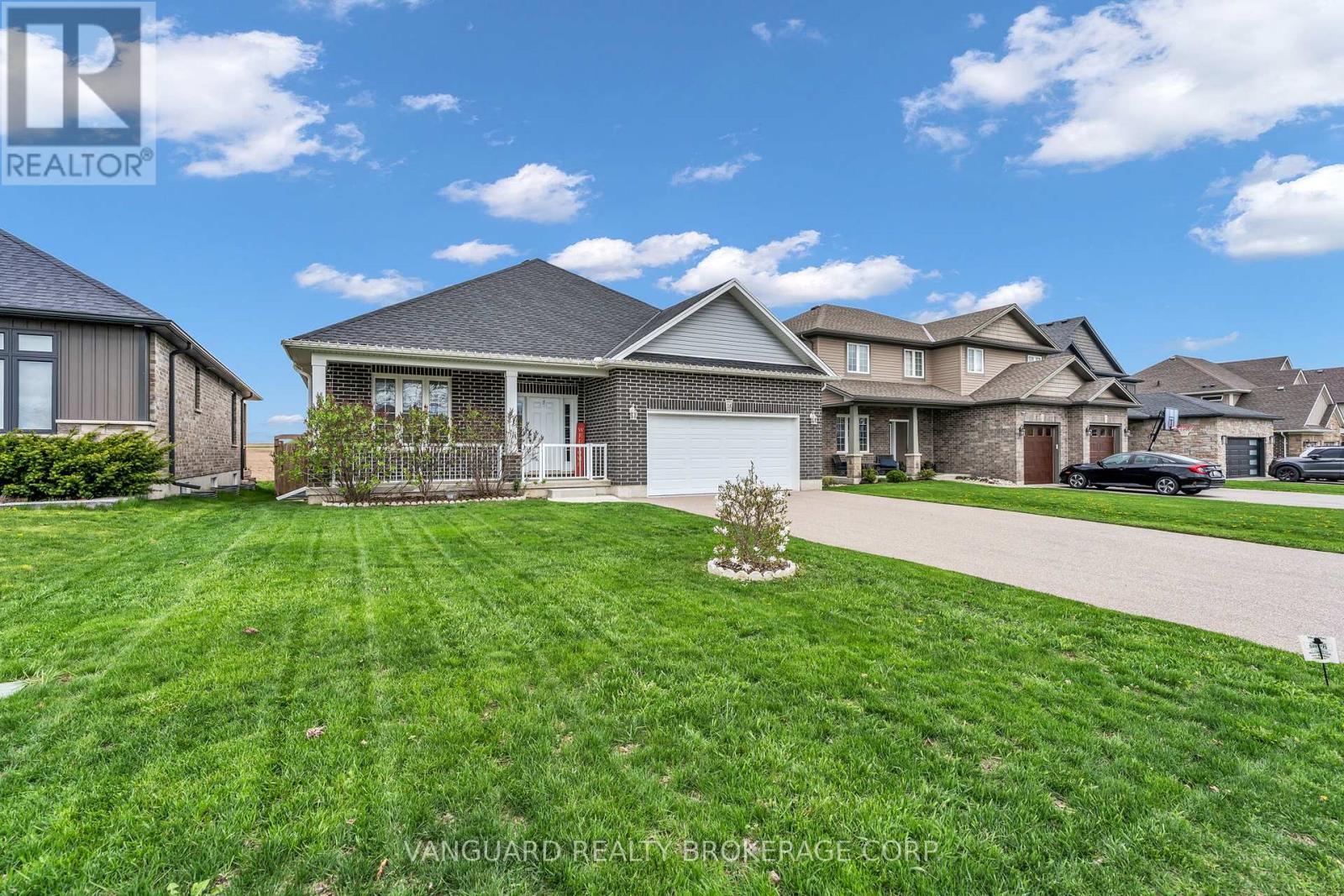 18 Crocus Avenue, Tillsonburg, Ontario  N4G 5S9 - Photo 2 - X13071190