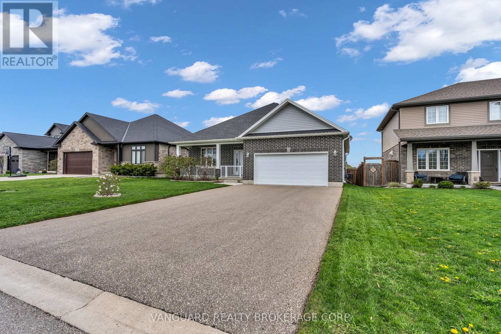 18 Crocus Avenue, Tillsonburg, Ontario  N4G 5S9 - Photo 3 - X13071190