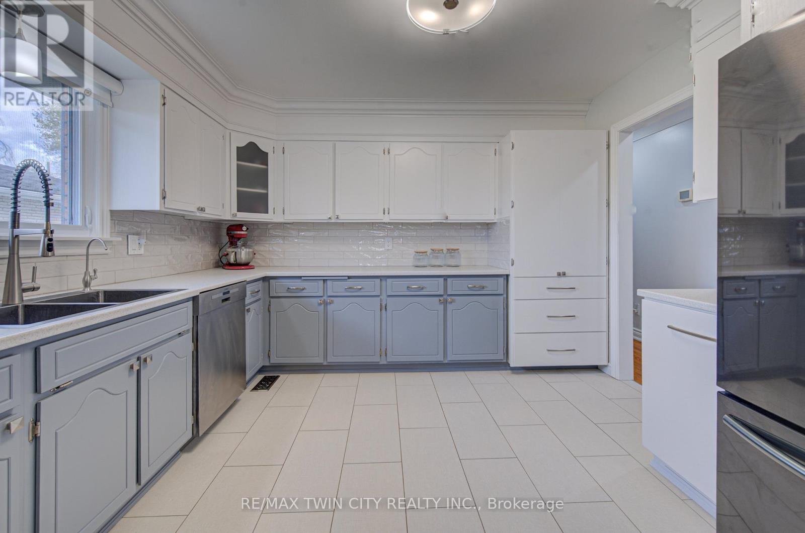 4 Ronald Road, Cambridge, Ontario  N1S 4N1 - Photo 10 - X13071228