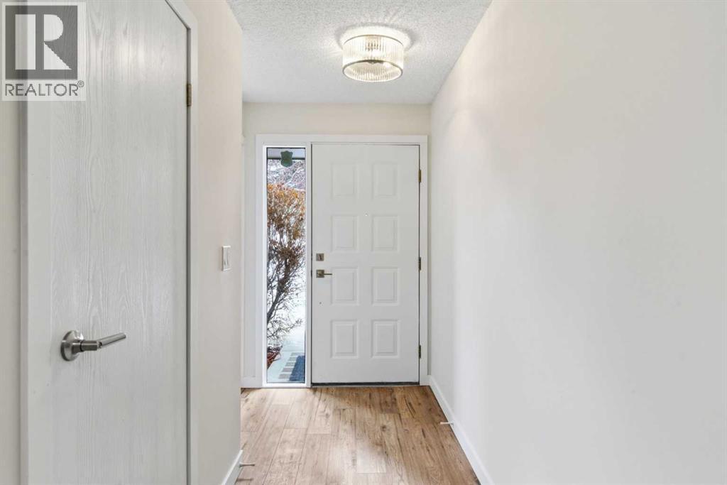 6, 23 Glamis Drive SW, Calgary, Alberta  T3E 6S3 - Photo 3 - A2293921
