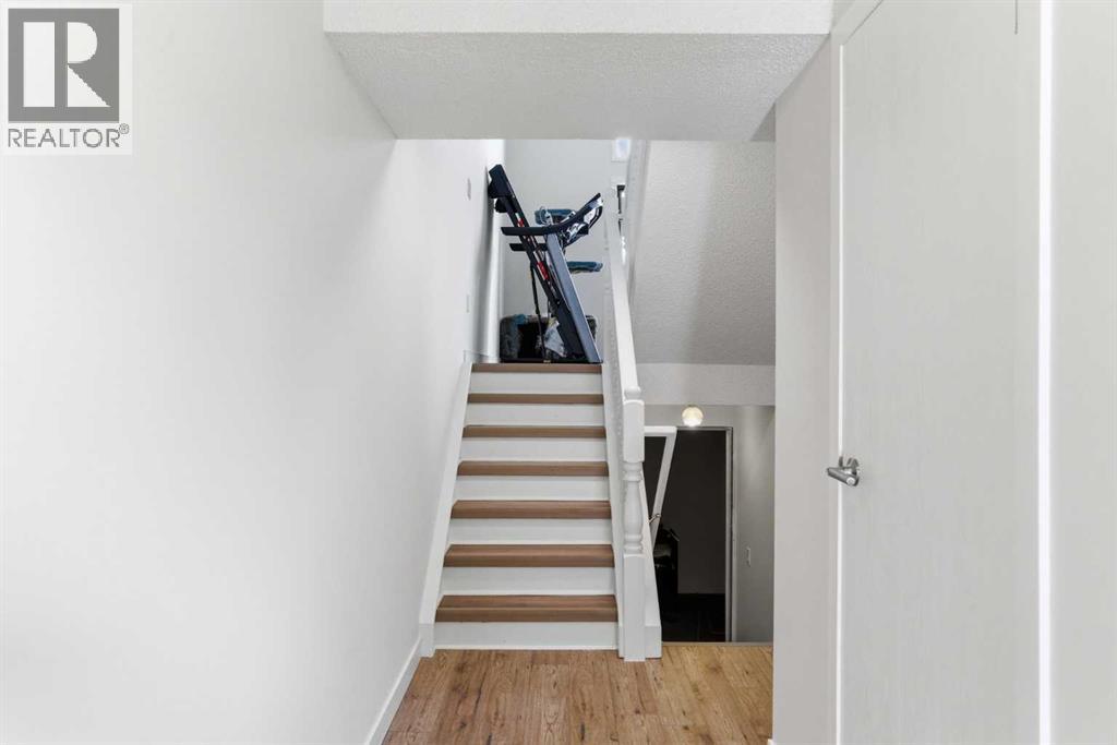 6, 23 Glamis Drive SW, Calgary, Alberta  T3E 6S3 - Photo 5 - A2293921
