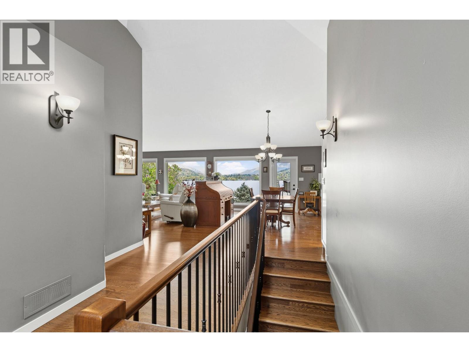8119 Stoneridge Drive, Coldstream, British Columbia  V1B 2T8 - Photo 10 - 10385438