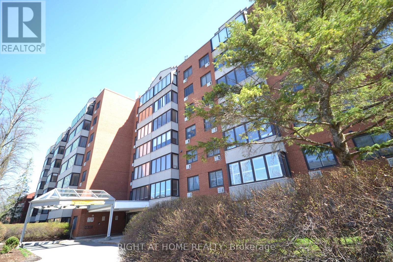 309 - 225 Alvin Road N, Ottawa, Ontario  K1K 4H6 - Photo 3 - X12903904