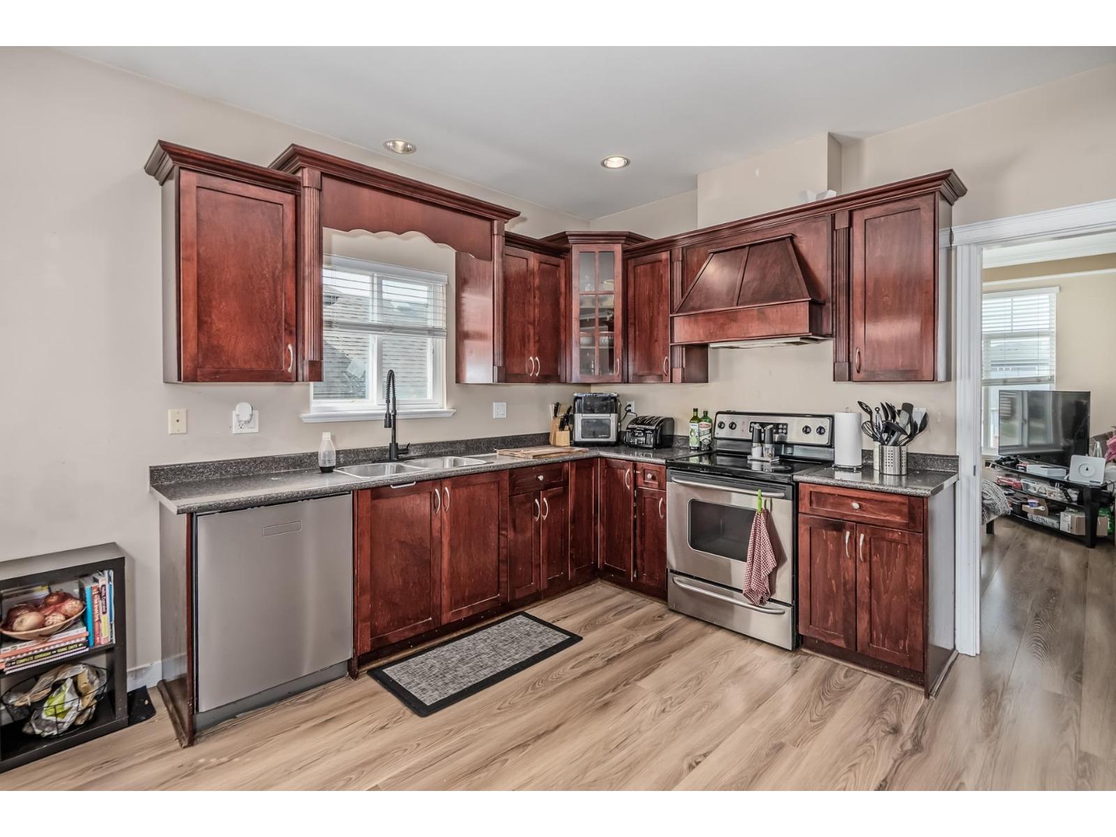 8390 Harris Street, Mission, British Columbia  V2V 7R9 - Photo 12 - R3118349