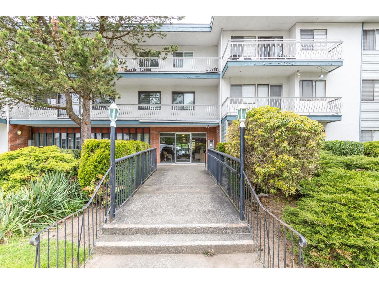321 17707 57a Avenue, Surrey, British Columbia  V3S 1J2 - Photo 2 - R3113412