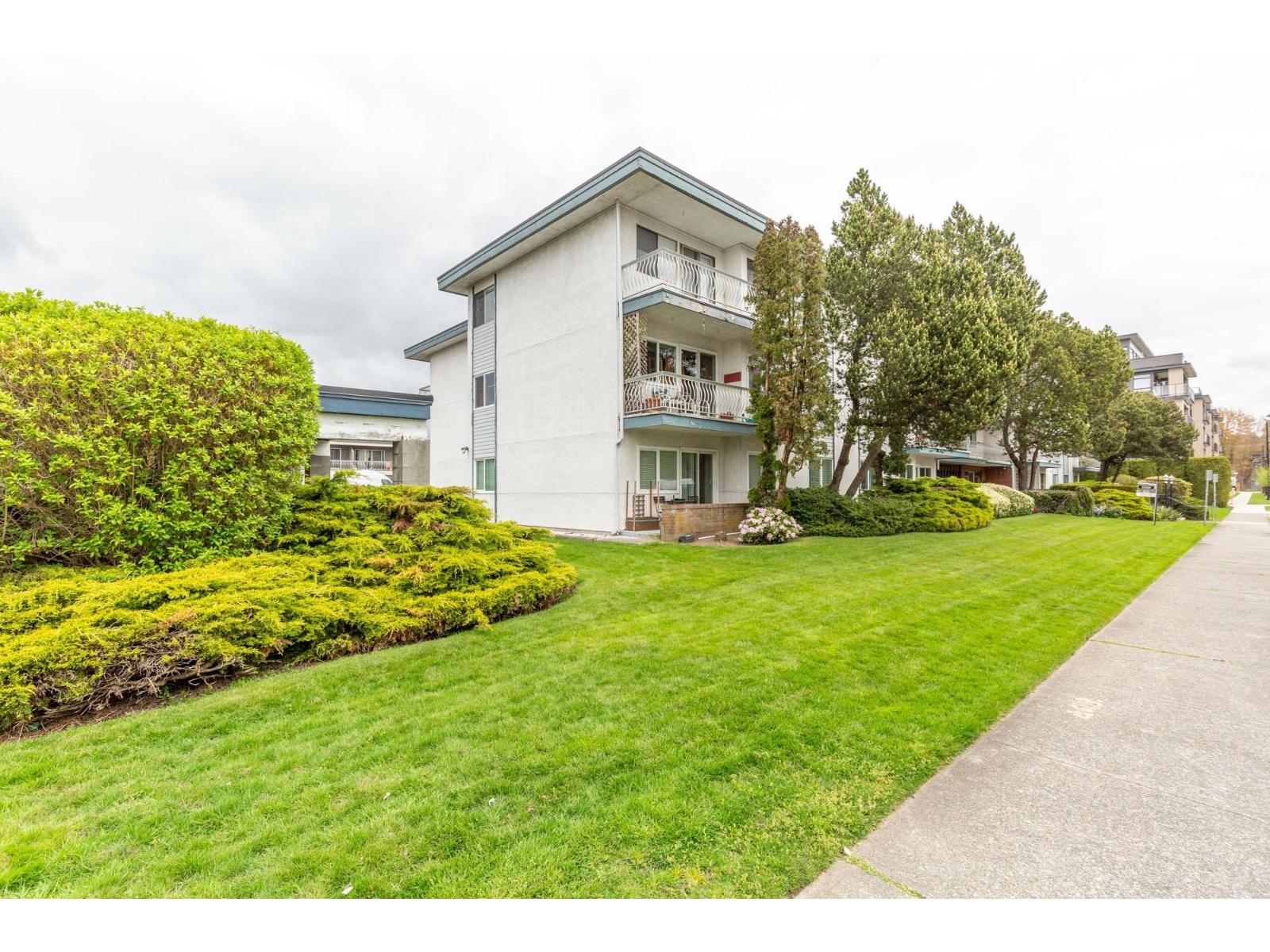 321 17707 57a Avenue, Surrey, British Columbia  V3S 1J2 - Photo 3 - R3113412