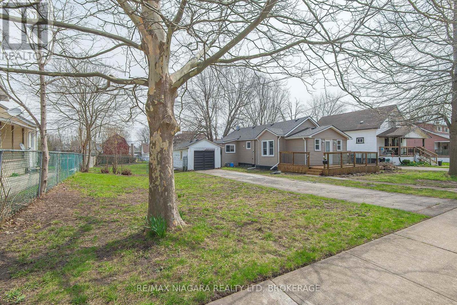 243 North Street N, Fort Erie, Ontario  L2A 3R9 - Photo 2 - X12701192