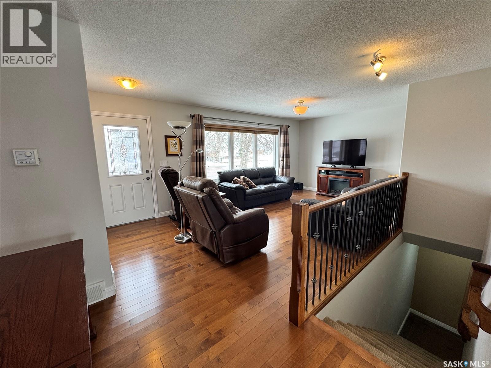 218 5th Avenue E, Biggar, Saskatchewan  S0K 0M0 - Photo 12 - SK034530