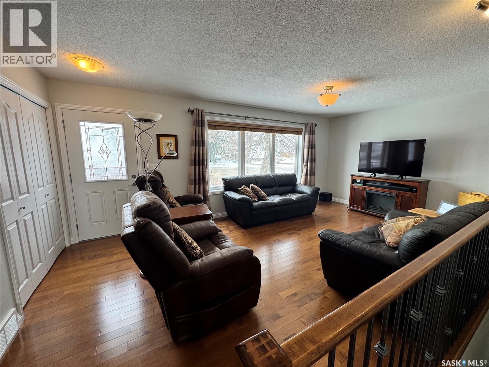 218 5th Avenue E, Biggar, Saskatchewan  S0K 0M0 - Photo 14 - SK034530