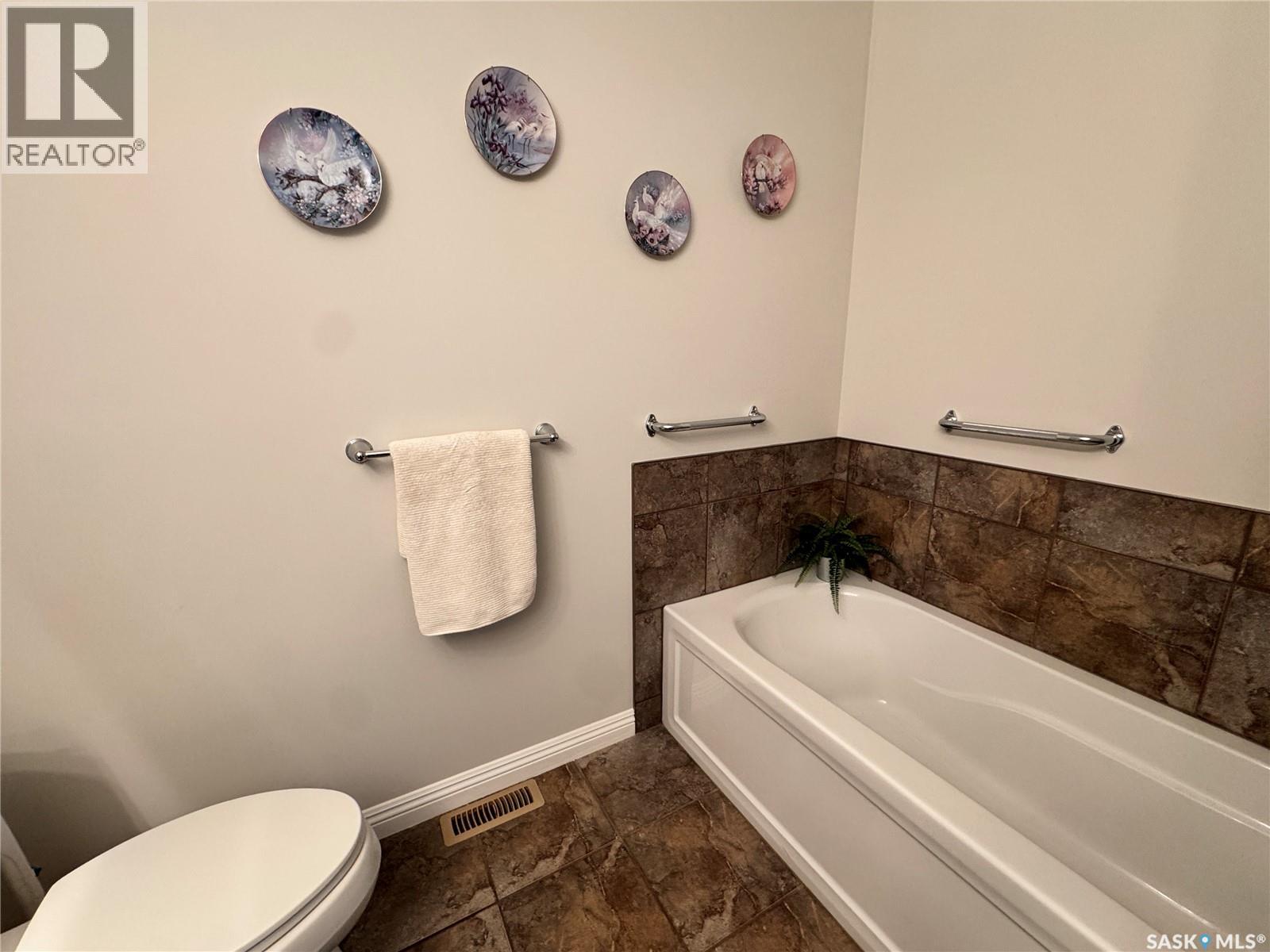 218 5th Avenue E, Biggar, Saskatchewan  S0K 0M0 - Photo 15 - SK034530