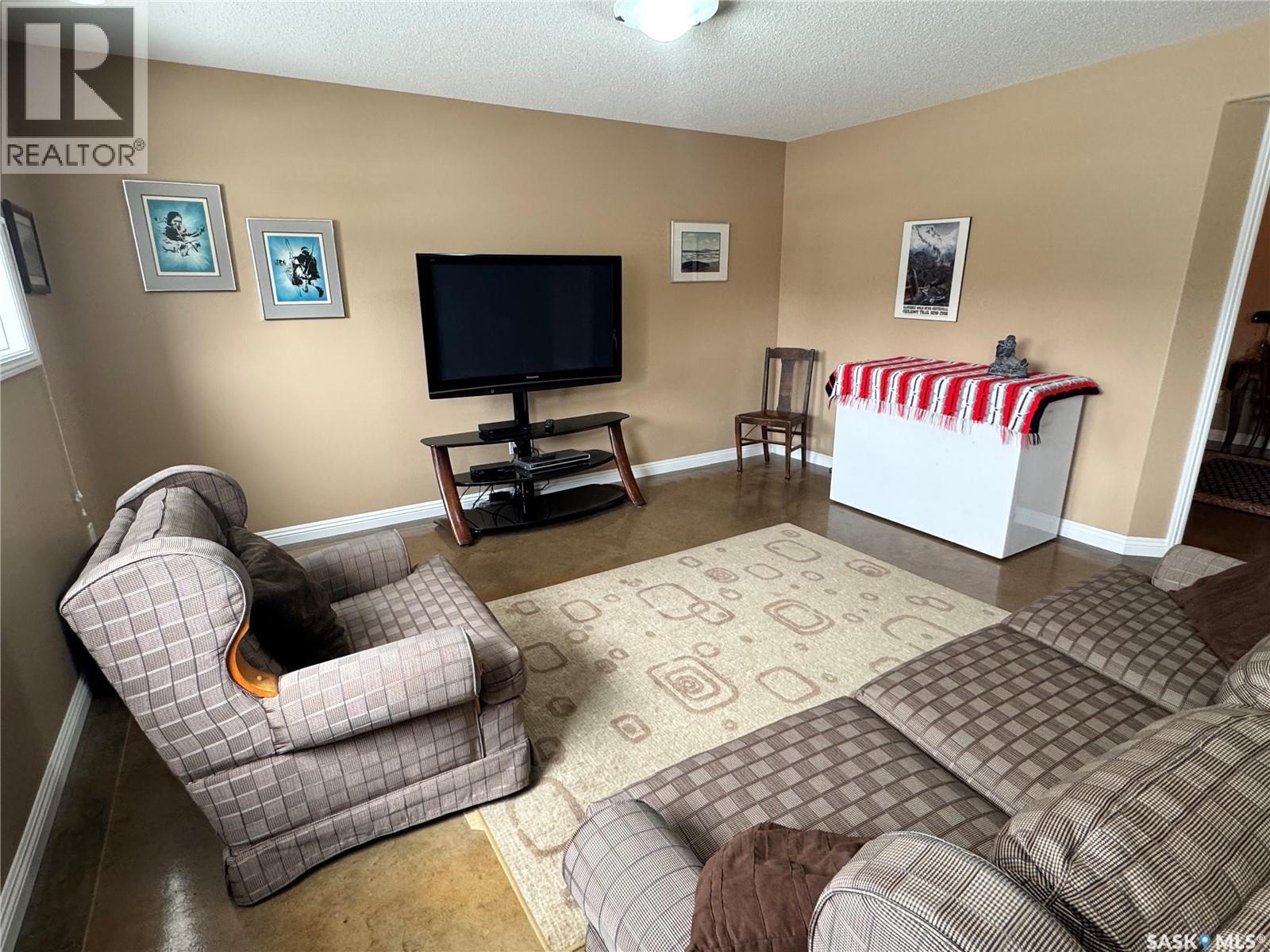 218 5th Avenue E, Biggar, Saskatchewan  S0K 0M0 - Photo 27 - SK034530