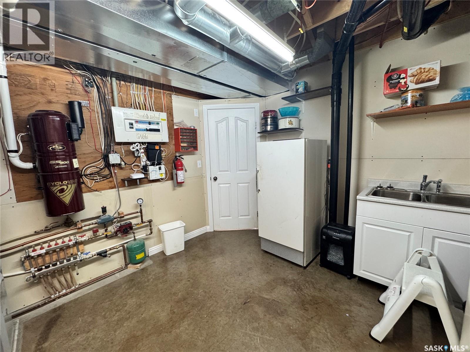 218 5th Avenue E, Biggar, Saskatchewan  S0K 0M0 - Photo 37 - SK034530