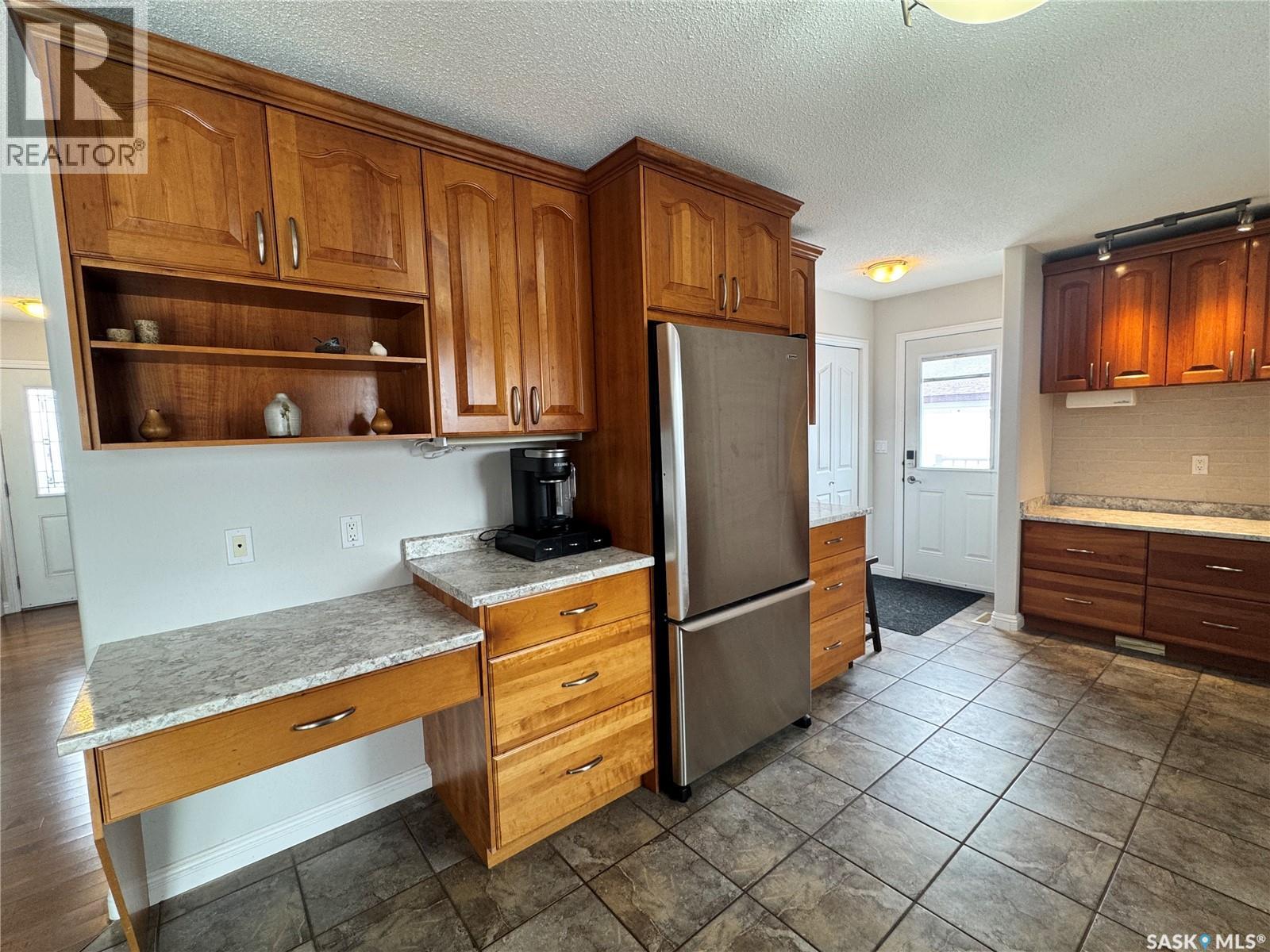 218 5th Avenue E, Biggar, Saskatchewan  S0K 0M0 - Photo 5 - SK034530