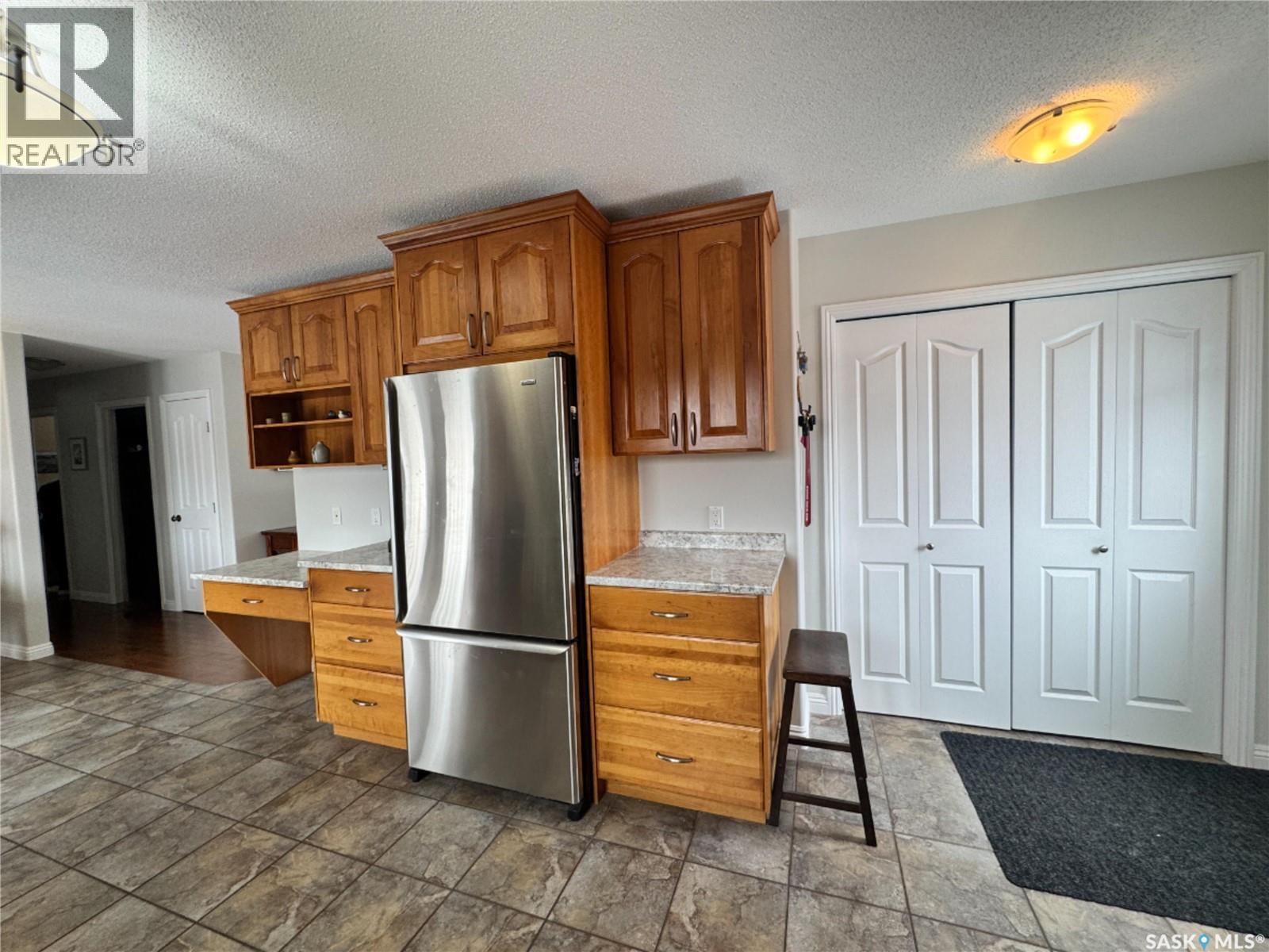 218 5th Avenue E, Biggar, Saskatchewan  S0K 0M0 - Photo 6 - SK034530