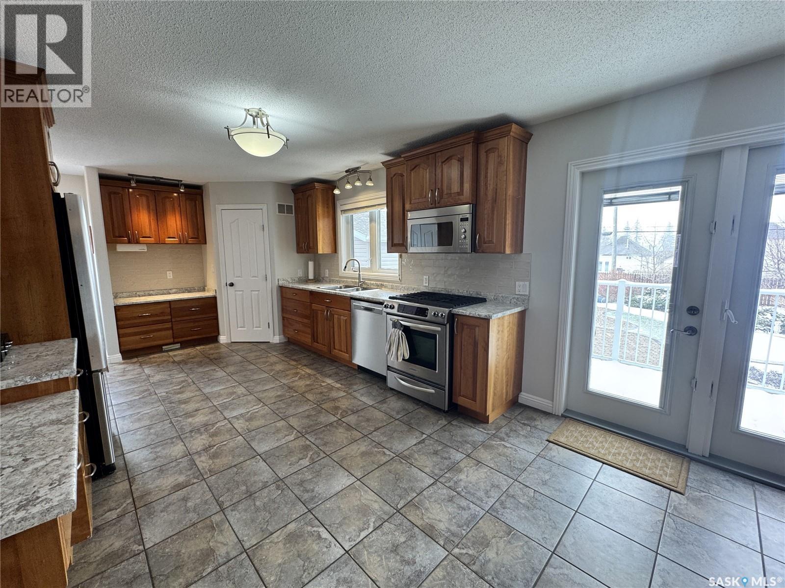218 5th Avenue E, Biggar, Saskatchewan  S0K 0M0 - Photo 7 - SK034530