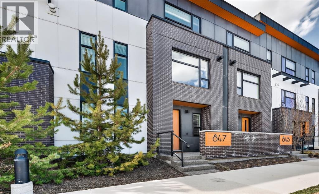 847 77 Street SW, Calgary, Alberta  T3H 6B2 - Photo 1 - A2306382