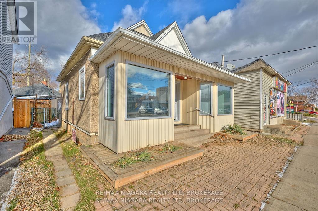 A - 105a Welland Avenue, St. Catharines, Ontario  L2R 2H4 - Photo 1 - X13071322