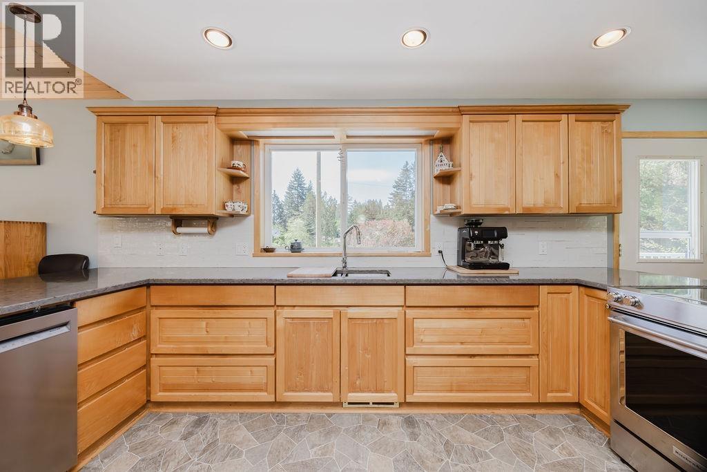 12800 Mainsail Road, Madeira Park, British Columbia  V0N 2H1 - Photo 17 - R3118337