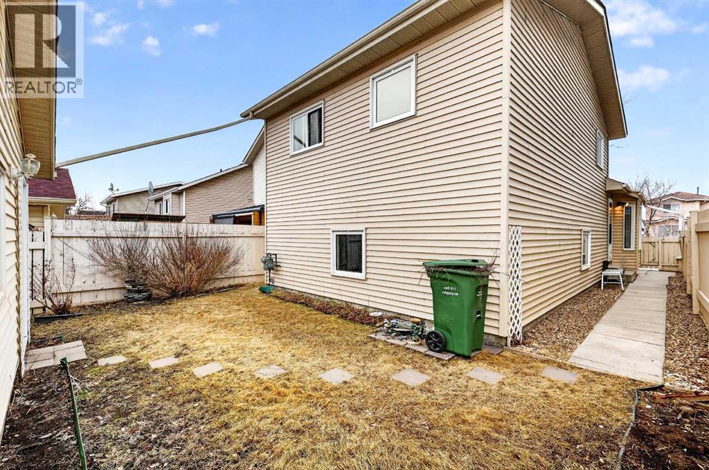 886 Erin Woods Drive SE, Calgary, Alberta  T2B 3C4 - Photo 38 - A2292202