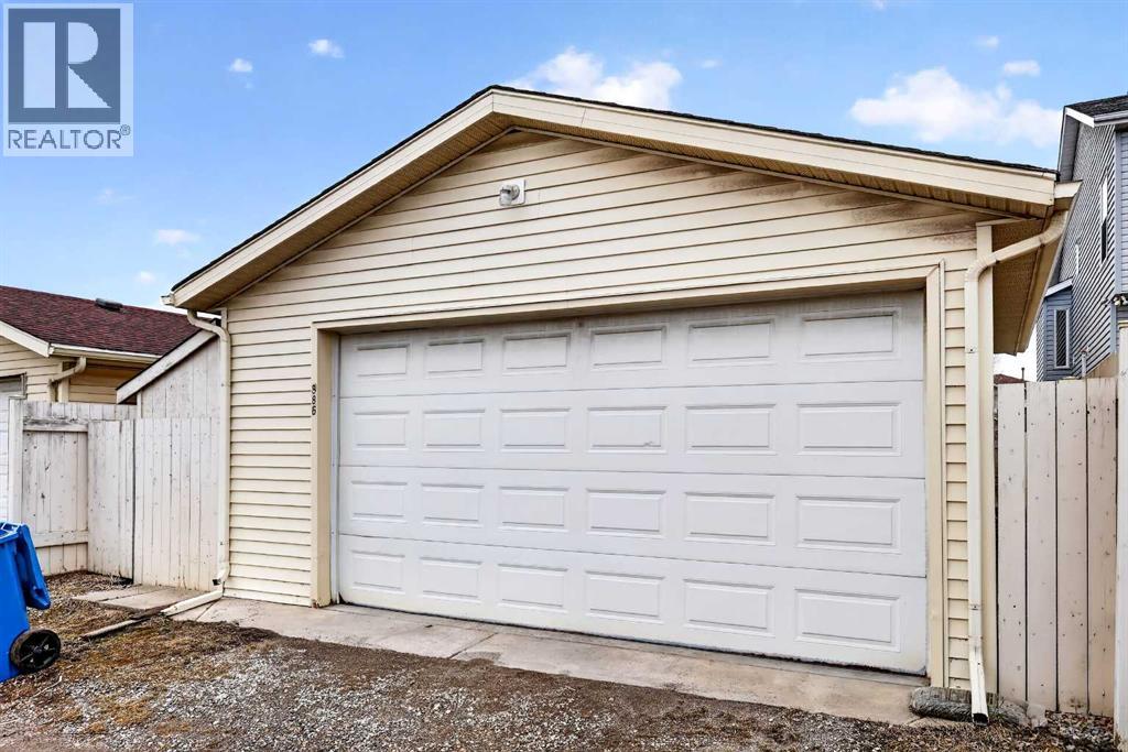 886 Erin Woods Drive SE, Calgary, Alberta  T2B 3C4 - Photo 40 - A2292202