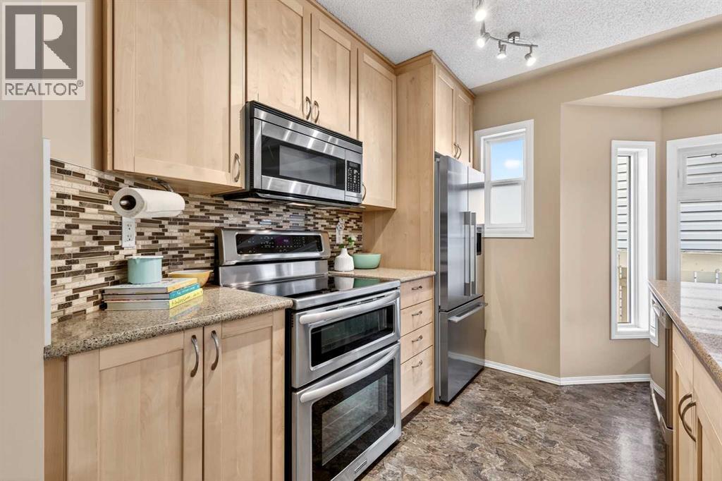 886 Erin Woods Drive SE, Calgary, Alberta  T2B 3C4 - Photo 3 - A2292202