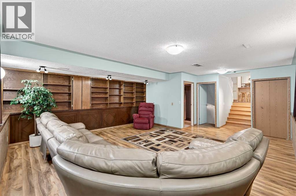 886 Erin Woods Drive SE, Calgary, Alberta  T2B 3C4 - Photo 31 - A2292202