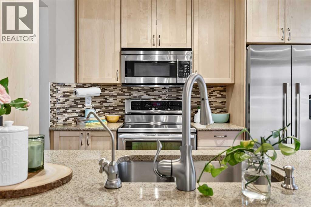 886 Erin Woods Drive SE, Calgary, Alberta  T2B 3C4 - Photo 9 - A2292202