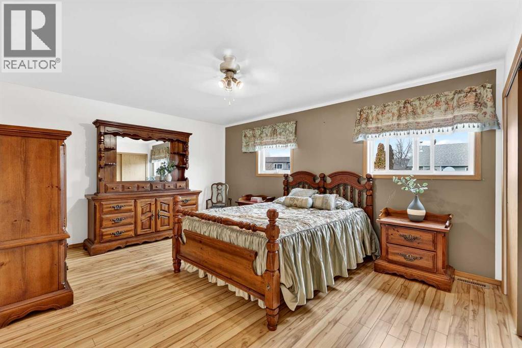 886 Erin Woods Drive SE, Calgary, Alberta  T2B 3C4 - Photo 23 - A2292202