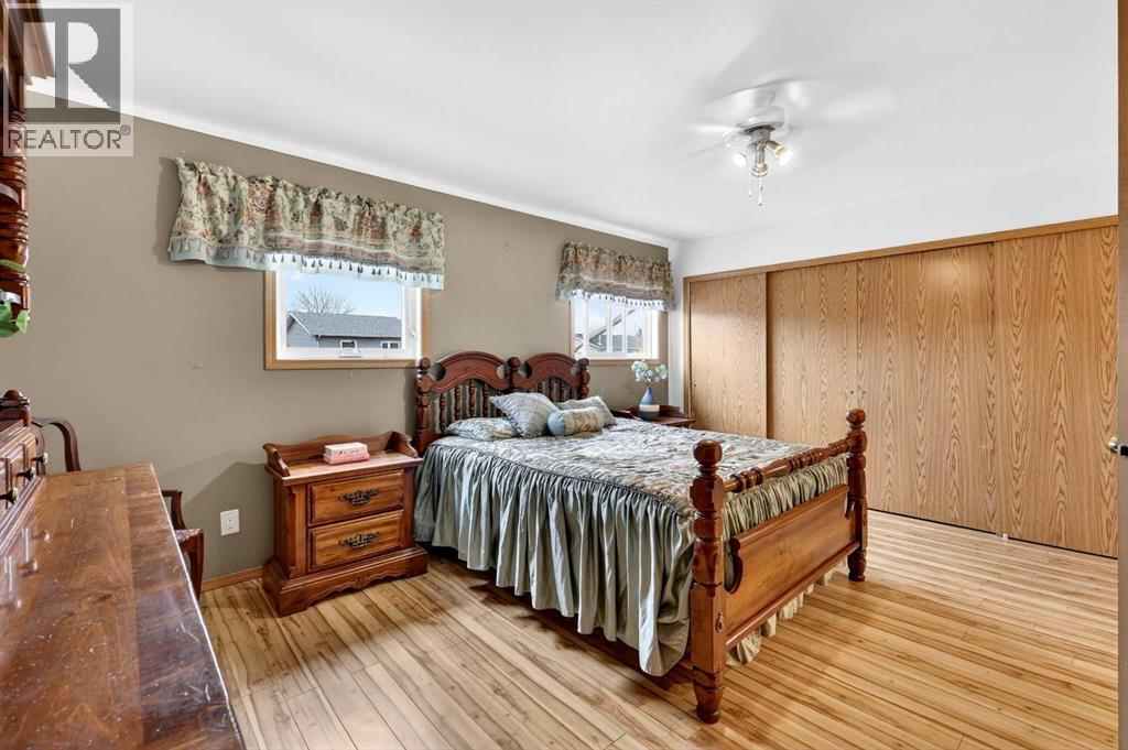886 Erin Woods Drive SE, Calgary, Alberta  T2B 3C4 - Photo 24 - A2292202