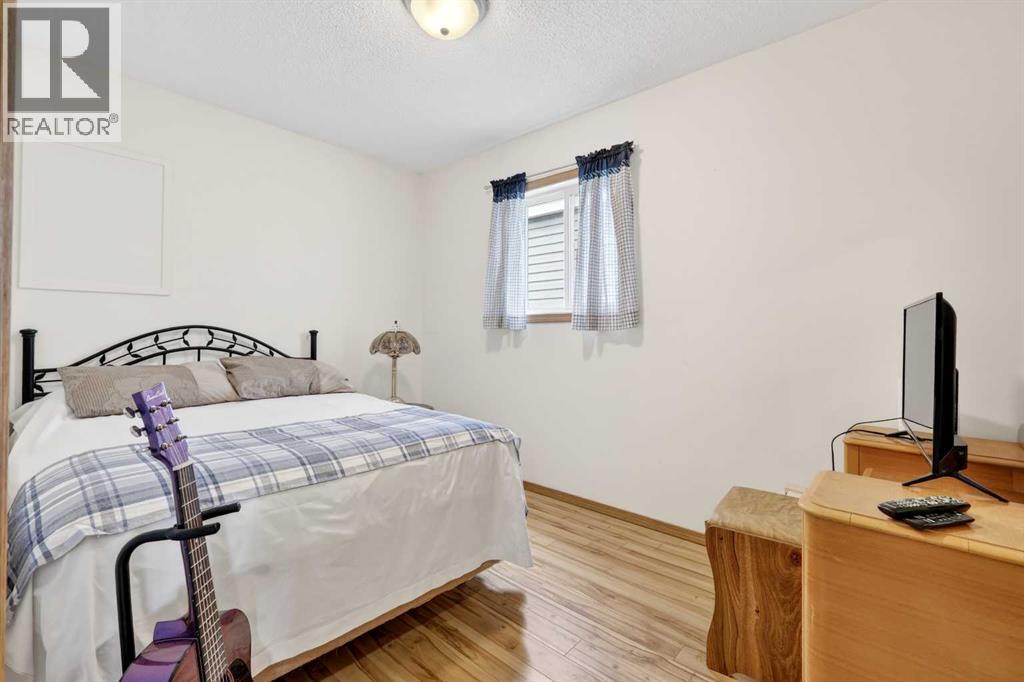 886 Erin Woods Drive SE, Calgary, Alberta  T2B 3C4 - Photo 28 - A2292202