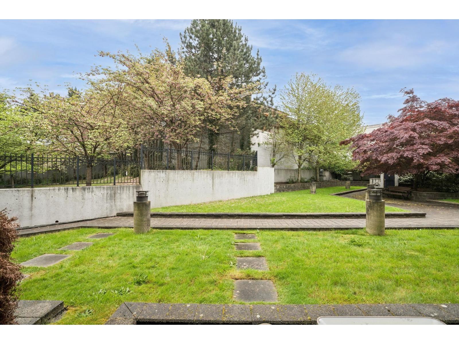 111 10822 City Parkway, Surrey, British Columbia  V3T 0C2 - Photo 12 - R3118401