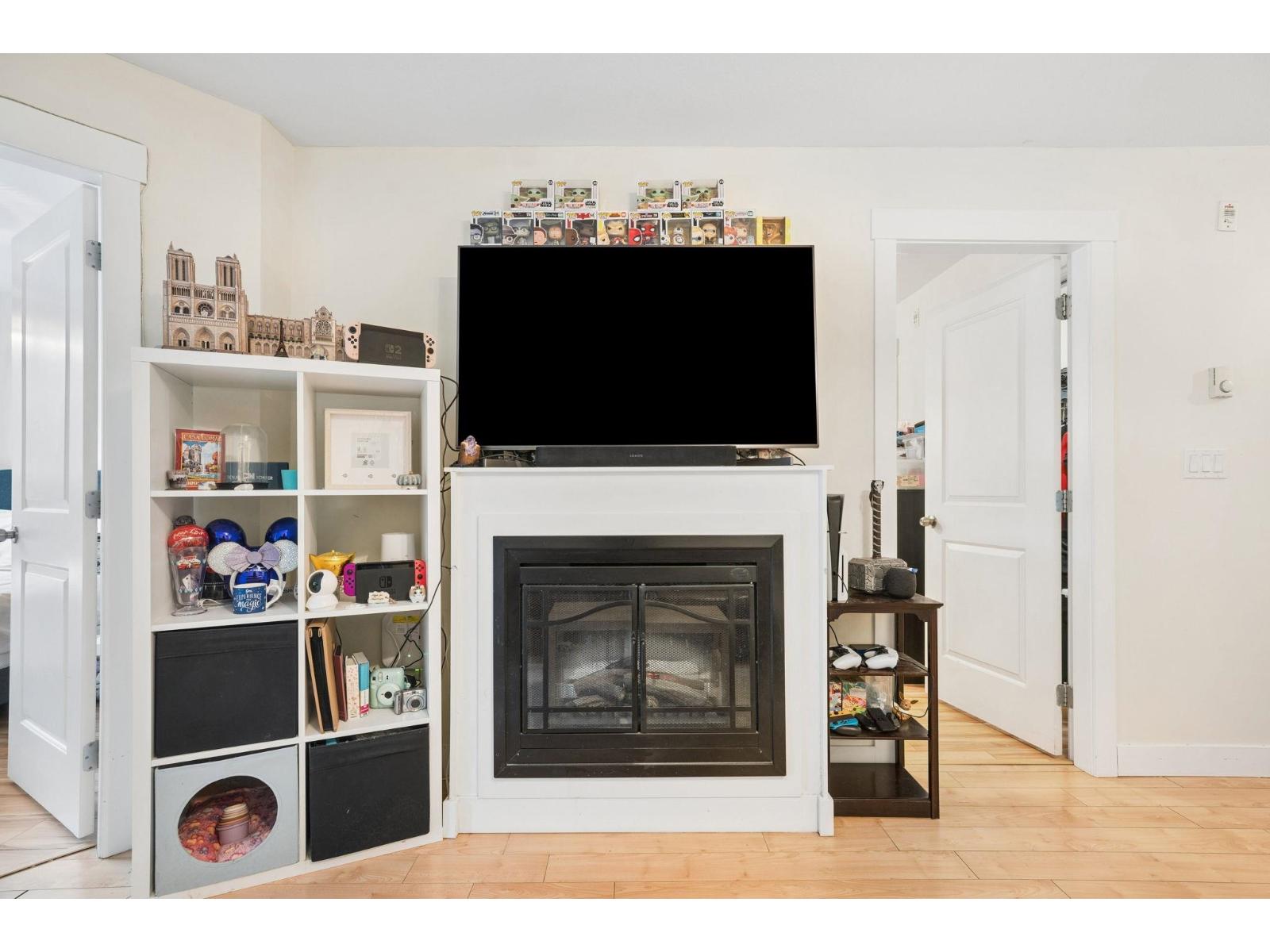 111 10822 City Parkway, Surrey, British Columbia  V3T 0C2 - Photo 4 - R3118401