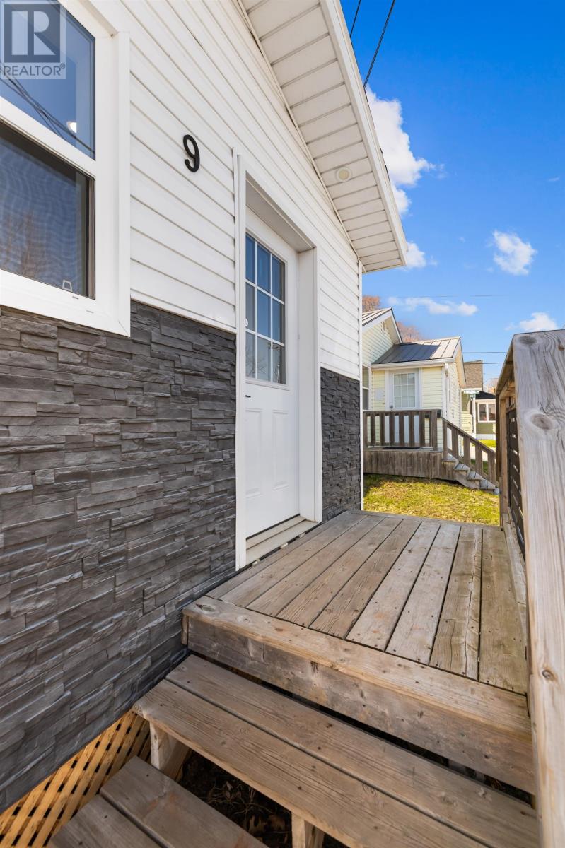 9 Desbrisay, Charlottetown, Prince Edward Island  C1A 4H1 - Photo 2 - 202609407