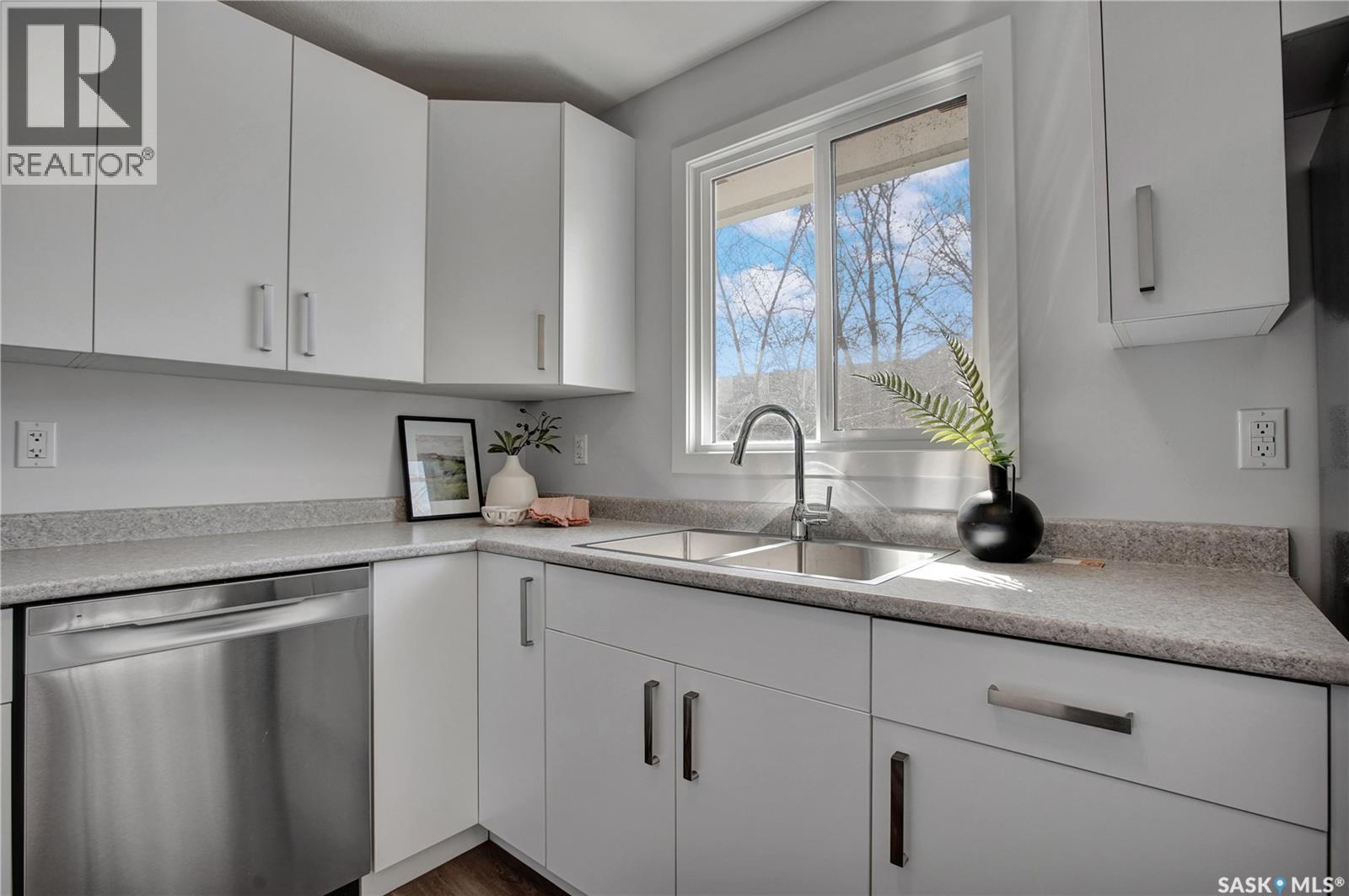 3339 Fairlight Drive, Saskatoon, Saskatchewan  S7M 4N1 - Photo 7 - SK034615