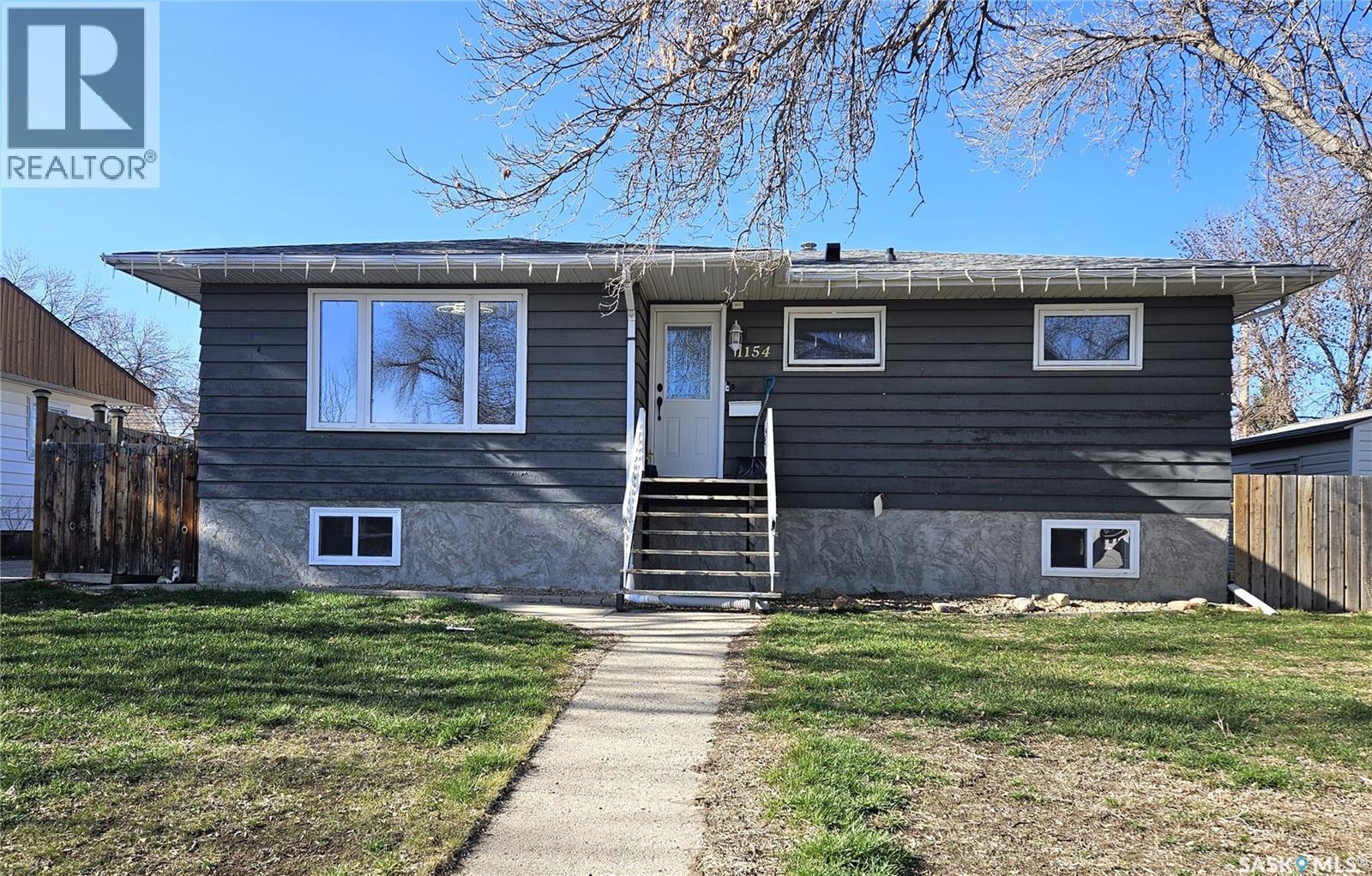 1154 Caribou Street W, Moose Jaw, Saskatchewan  S6H 2B5 - Photo 1 - SK034614